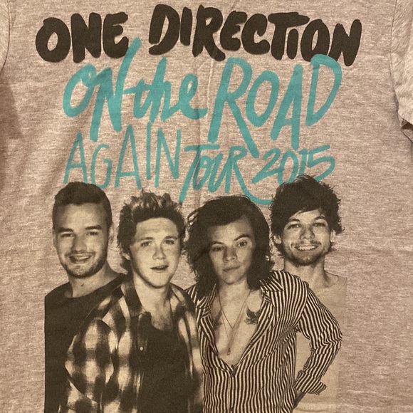 🏷 **1D** Official One Direction Tour Tee - Picture 2 of 3